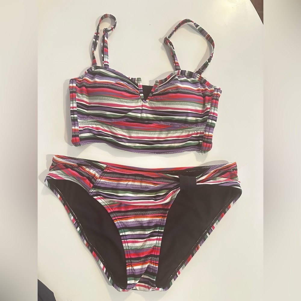 Colorful Striped 2-Piece Bikini Set V-Wire Top S Full Coverage Bottoms M Swim